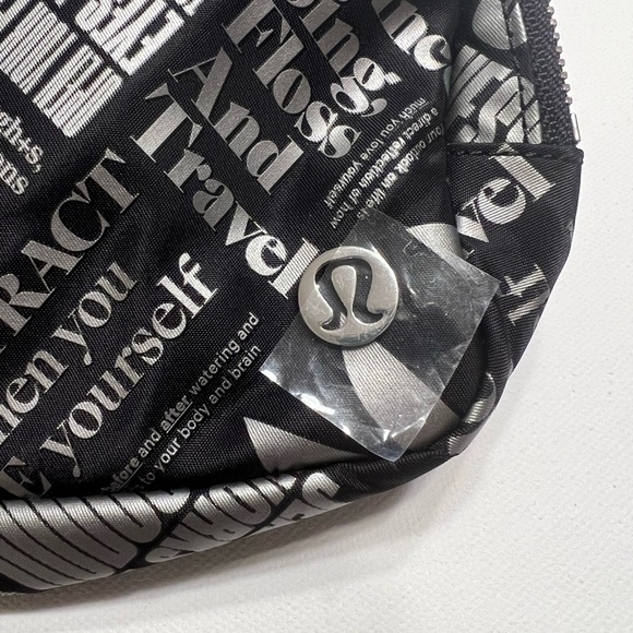NWT Lululemon Everywhere Belt Bag 1L Manifesto Print!!🔥 (B3) - Picture 2 of 5